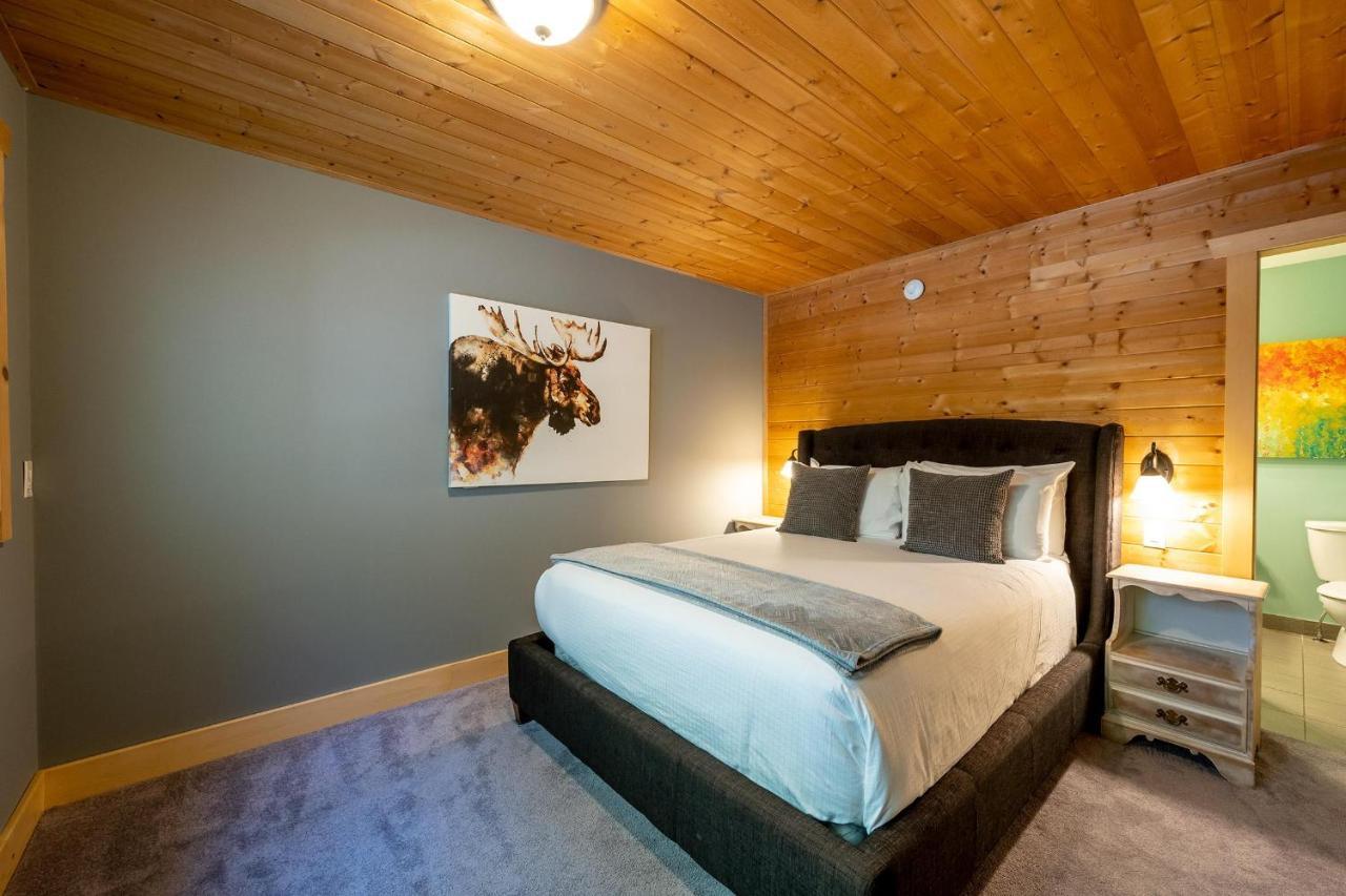 | Large Family Chalet, Media Room, Sauna, Hot Tub Whistler