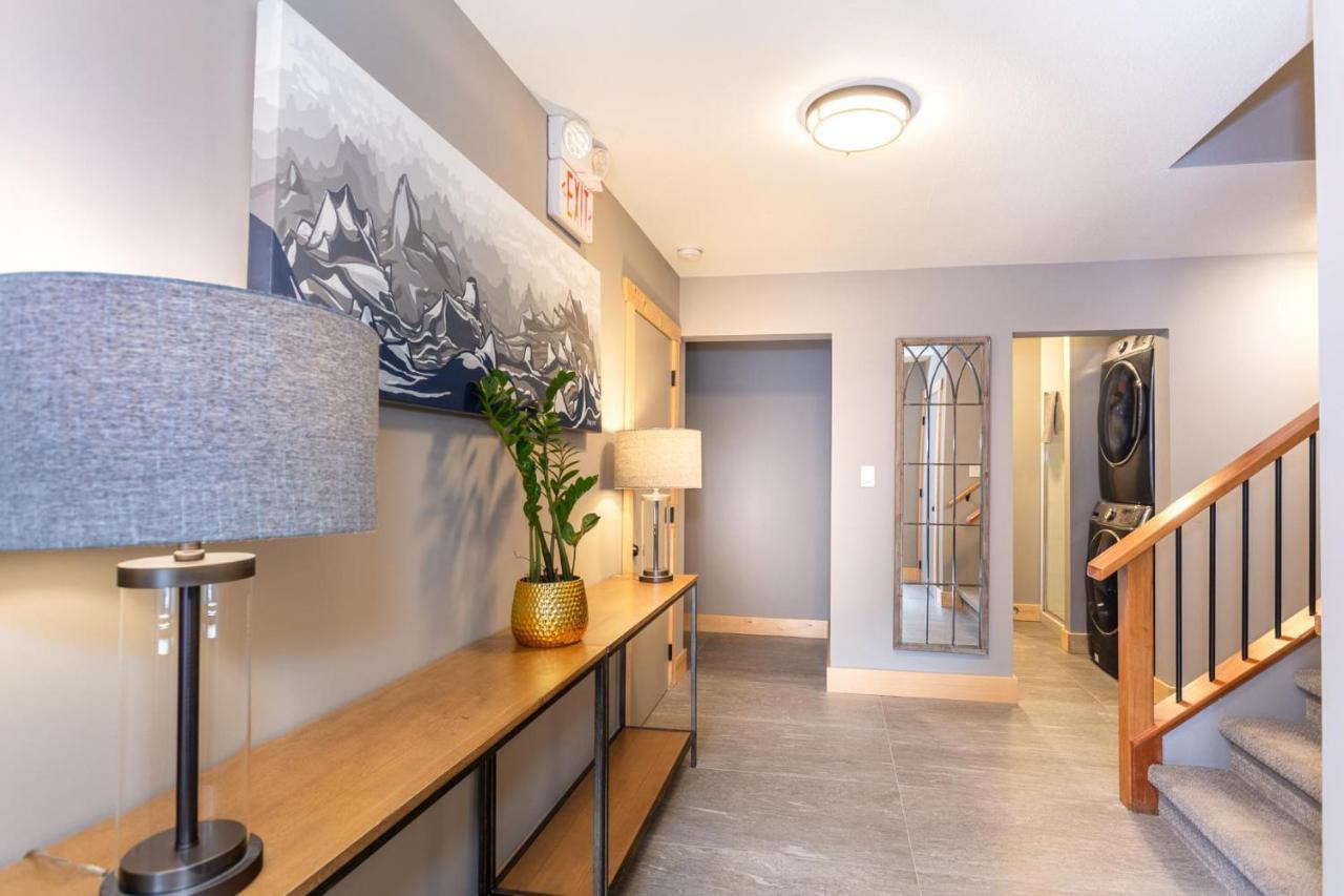 | Large Family Chalet, Media Room, Sauna, Hot Tub