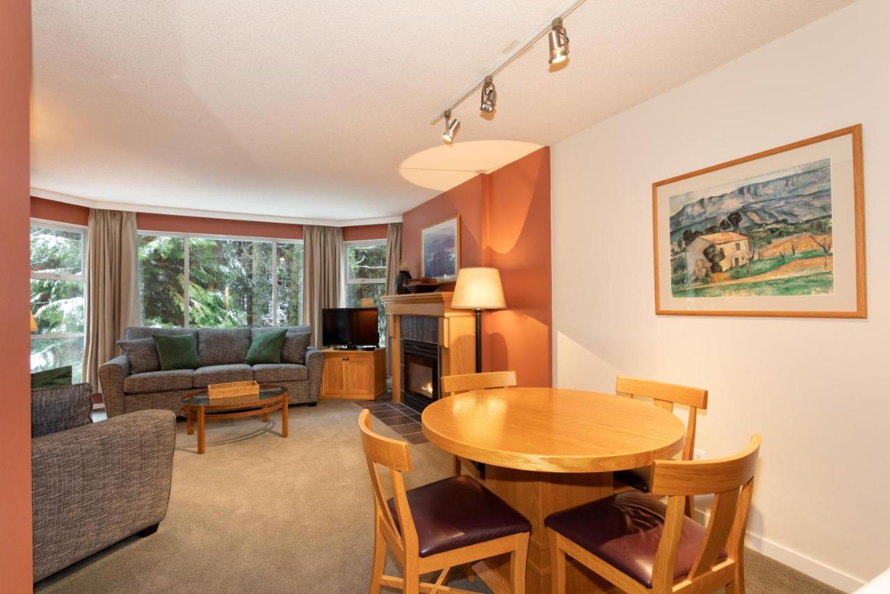 Woodrun 416 | Family Ski-in Ski-out Condo, Hot Tub, Heated Pool, Parking & Laundry