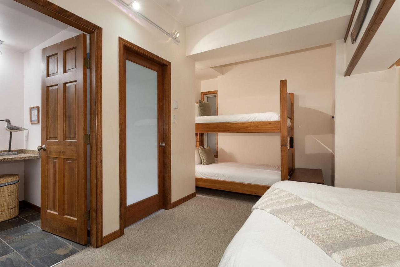 Holiday home Blackcomb Greens 06 | Spacious Townhome, Shared Hot Tub, Near Shuttle & X-country Skiing *