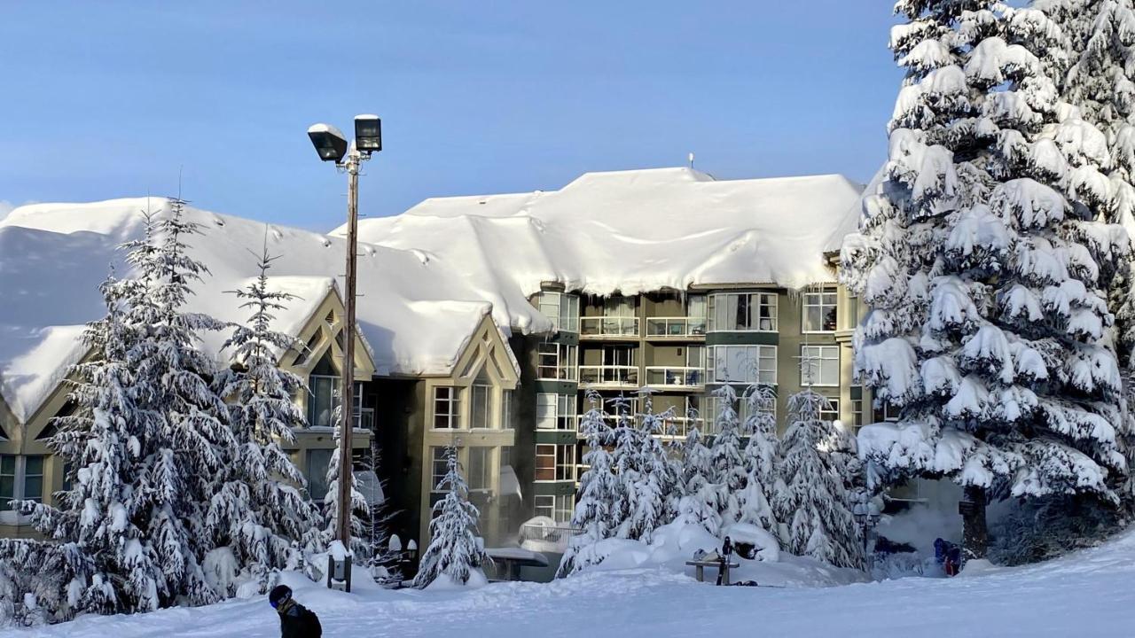 Woodrun 107 | New Listing! Ski-in, Ski-out, Heated Pool, Hot Tub & Parking Holiday home *