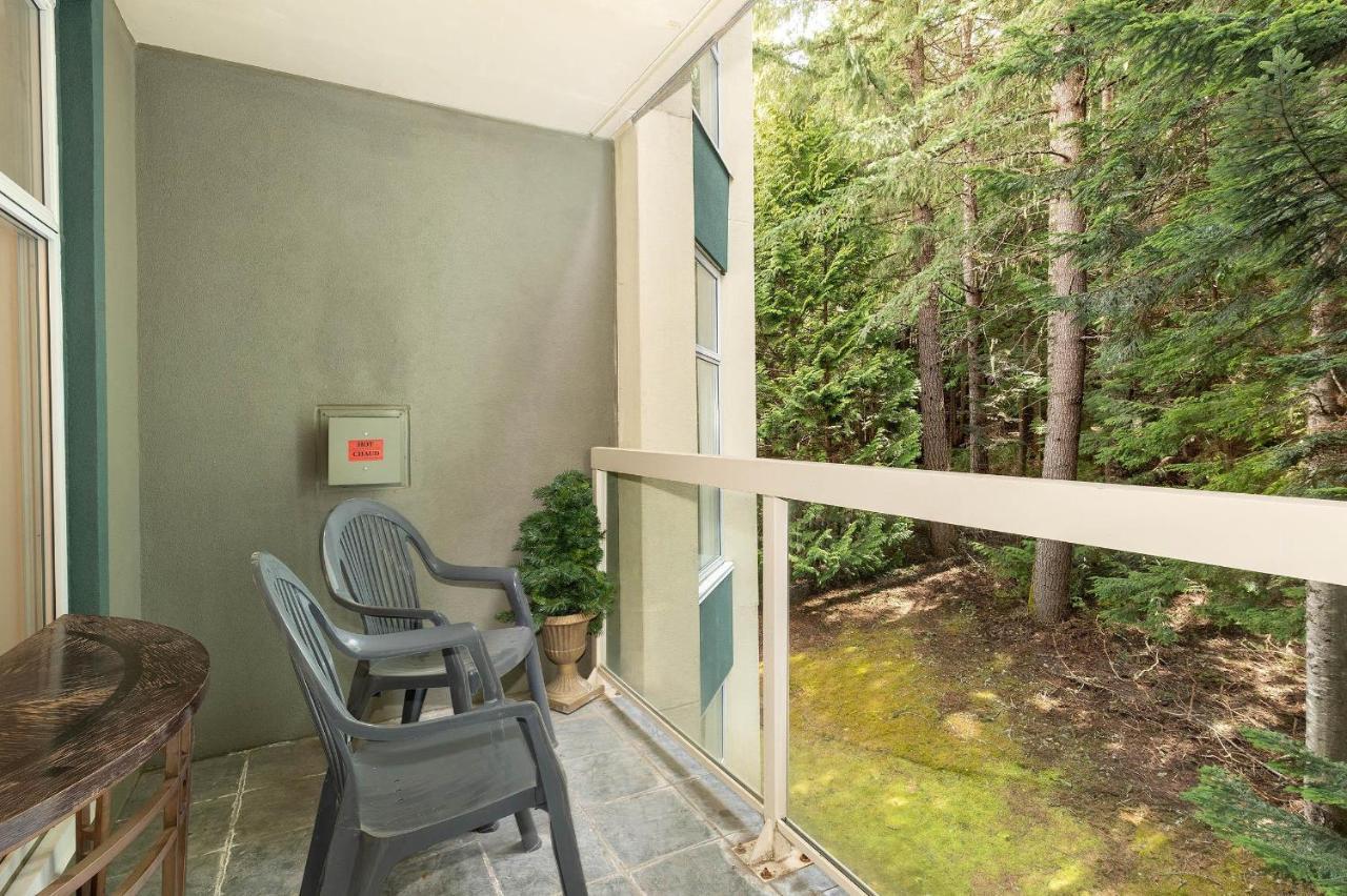 Holiday home Woodrun 412 | Ski-in-ski-out, Pool, Hot Tub, & Free Parking