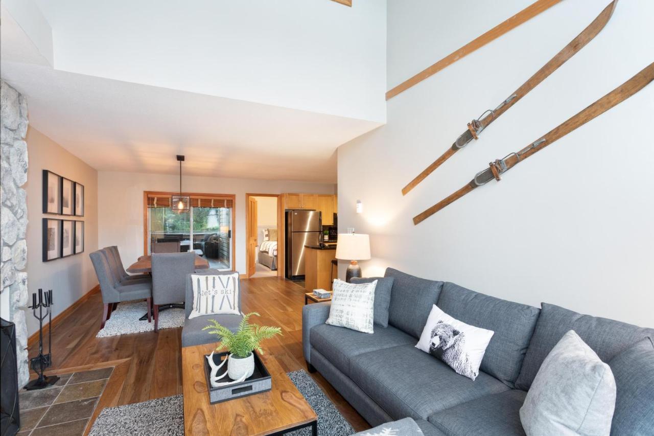 Stoneridge 12 | Modern & Bright Townhome Close To Hill W/ Hot Tub & Parking Holiday home Whistler