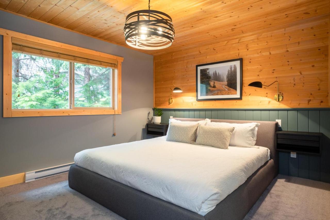 Holiday home | Large Family Chalet, Media Room, Sauna, Hot Tub Whistler