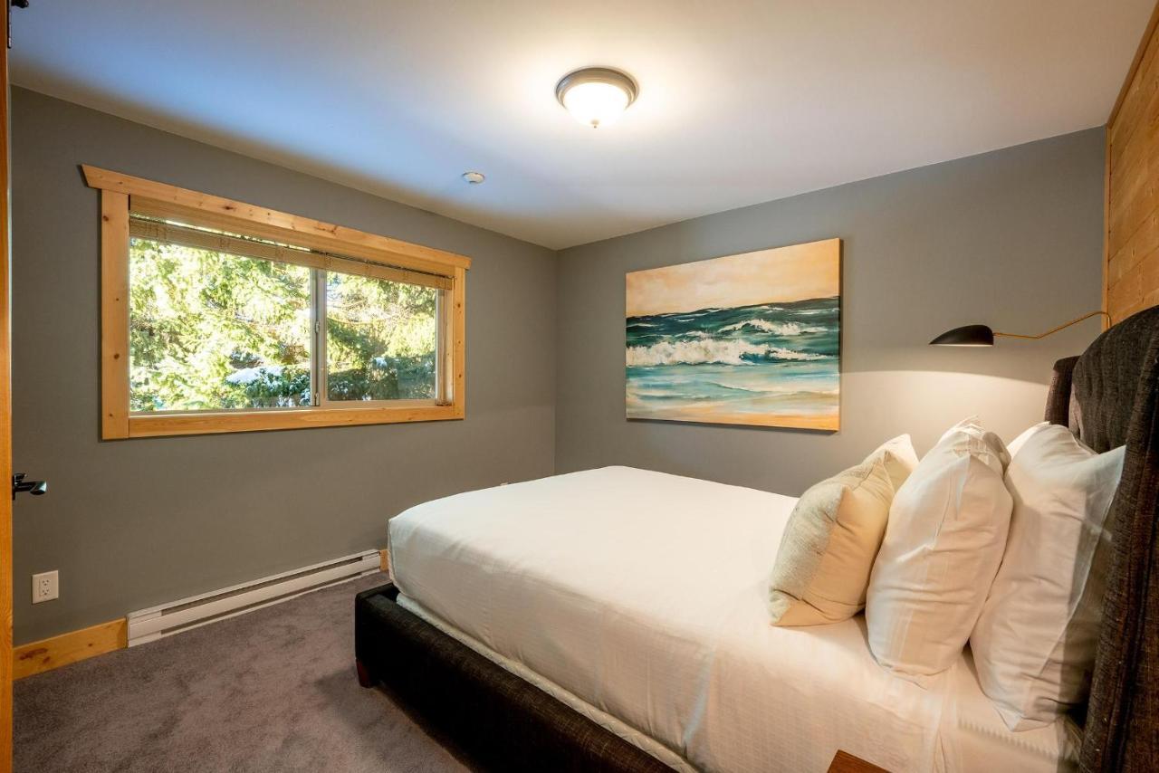 | Large Family Chalet, Media Room, Sauna, Hot Tub Whistler