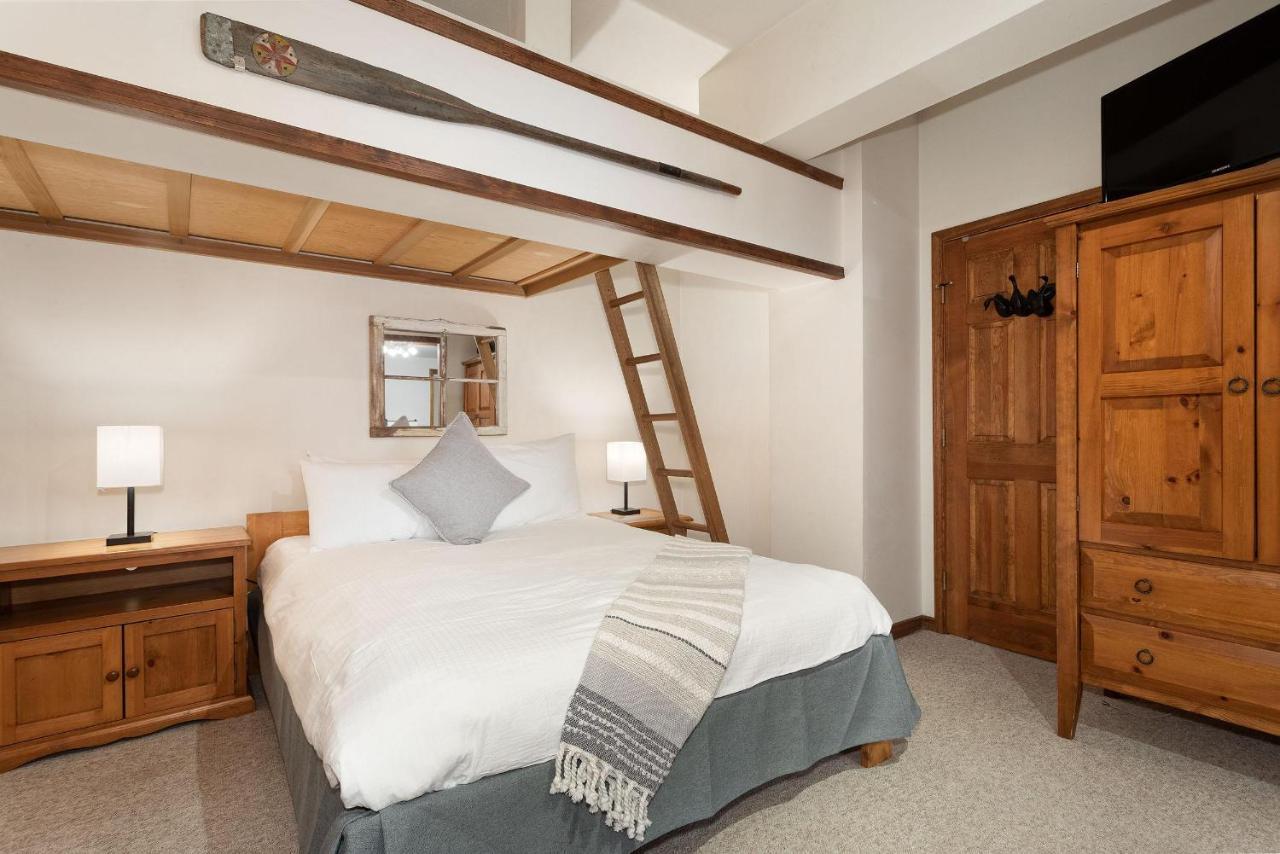 Blackcomb Greens 06 | Spacious Townhome, Shared Hot Tub, Near Shuttle & X-country Skiing *