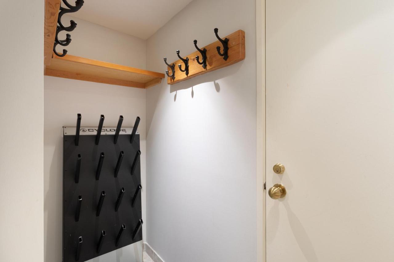 Woodrun 107 | New Listing! Ski-in, Ski-out, Heated Pool, Hot Tub & Parking Holiday home *