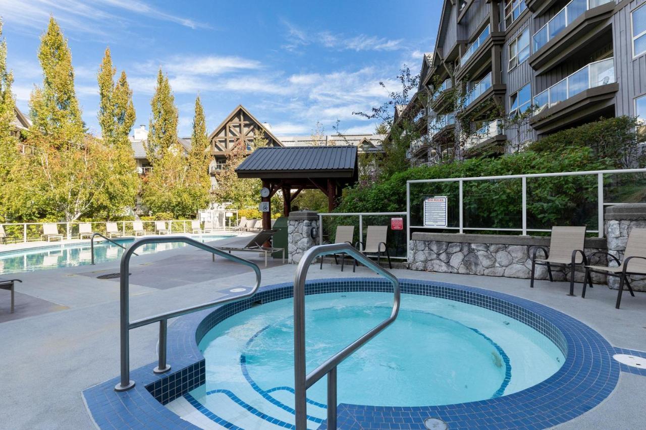 Holiday home Aspens 466 | Family-friendly Ski-in Ski-out, Three Hot Tubs, Heated Pool *