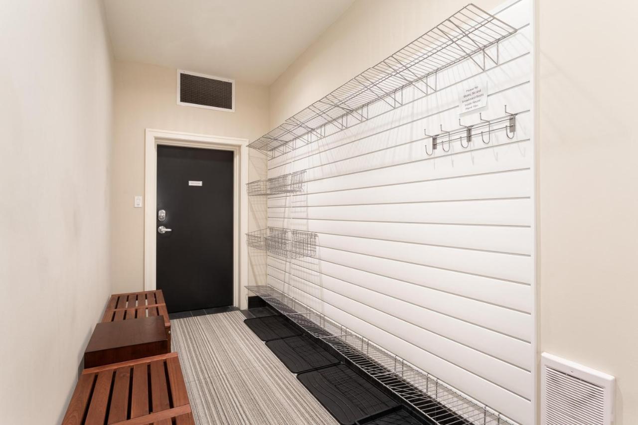 Fitzsimmons Walk 19 | Popular Townhome Near Village With Private Hot Tub & Parking Holiday home Whistler