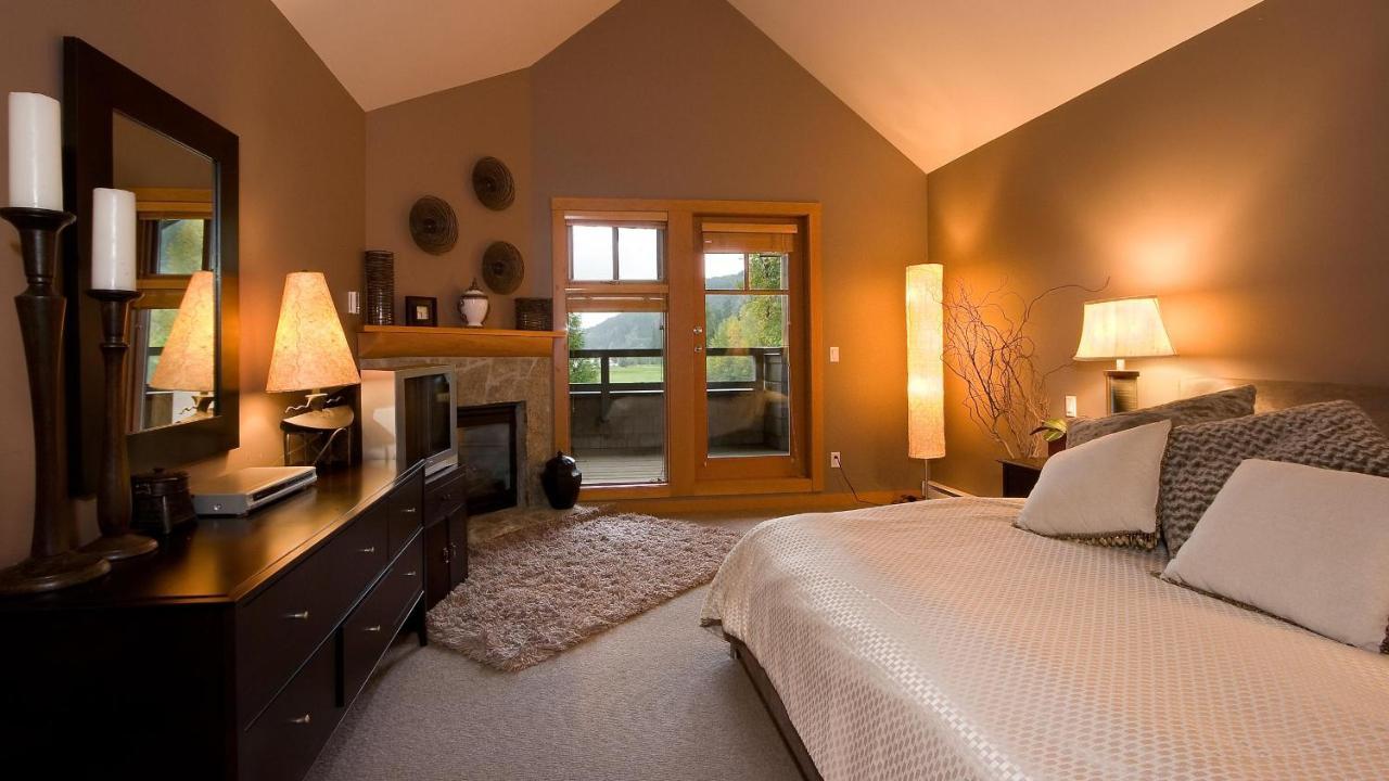 Holiday home Goldenwood 8336 | Family-sized Townhome With Private Hot Tub, Secure Parking & Golf Course Views *