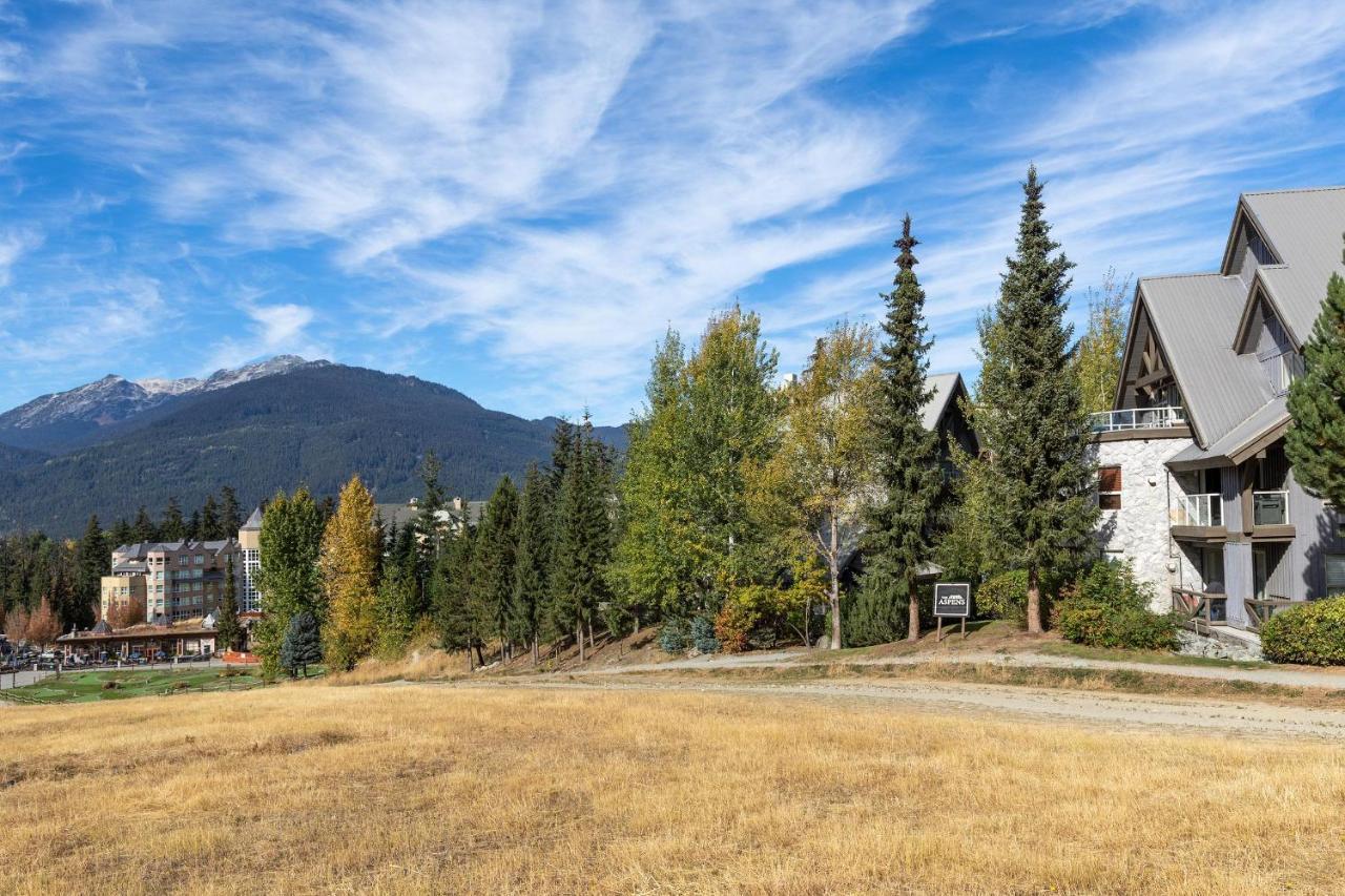 Aspens 466 | Family-friendly Ski-in Ski-out, Three Hot Tubs, Heated Pool Holiday home Whistler