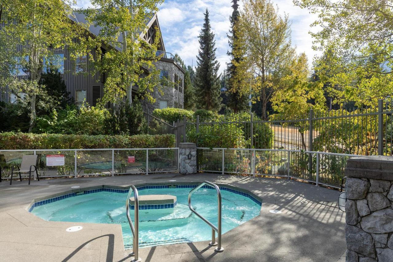 Aspens 466 | Family-friendly Ski-in Ski-out, Three Hot Tubs, Heated Pool Holiday home
