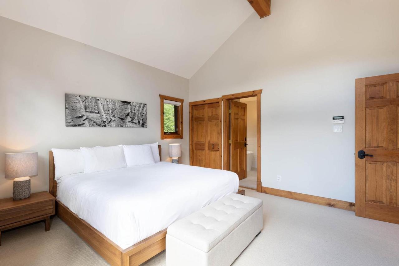 Holiday home Meadow | Large Family-friendly Chalet, Mountain Views, Fireplace, Hot Tub