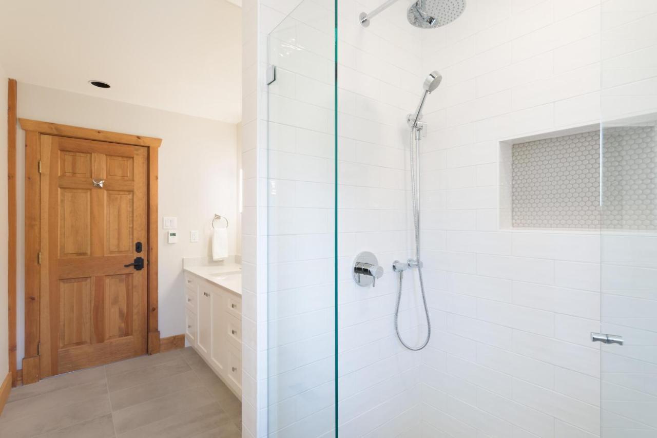 Meadow | Large Family-friendly Chalet, Mountain Views, Fireplace, Hot Tub Holiday home