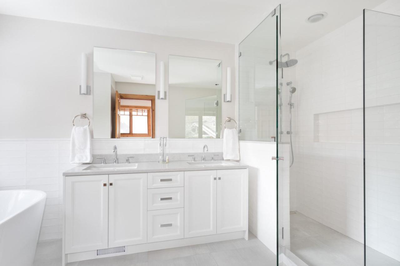 Meadow | Large Family-friendly Chalet, Mountain Views, Fireplace, Hot Tub Holiday home *