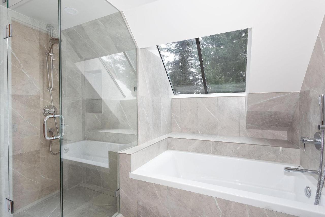 Gleneagle 1 | Townhome, 700m To Skiing, Near Free Village Shuttle, Fireplace, Secure Parking Holiday home *