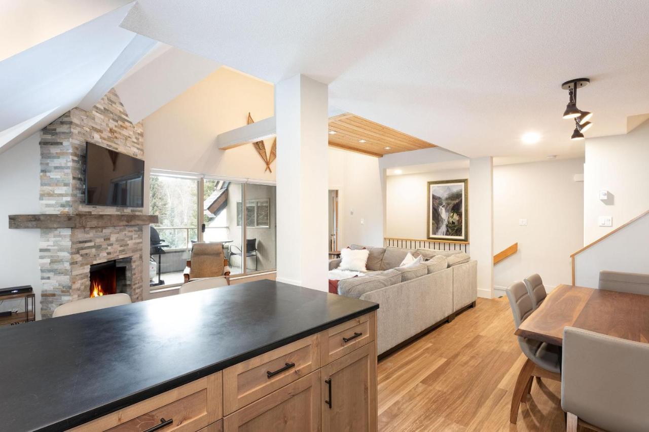 Gleneagle 1 | Townhome, 700m To Skiing, Near Free Village Shuttle, Fireplace, Secure Parking * Whistler
