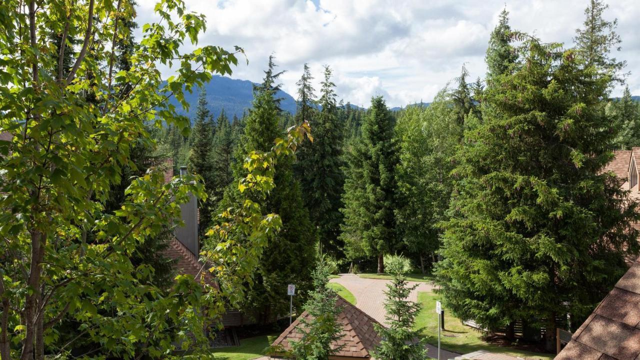 Gleneagle 1 | Townhome, 700m To Skiing, Near Free Village Shuttle, Fireplace, Secure Parking Holiday home *