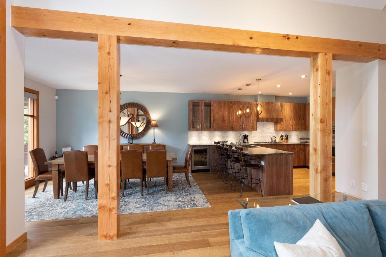 Holiday home Goldenwood 8337 | Townhome W/ Panoramic Fairway View, Top-deck Hot Tub, 2 Car Garage Whistler