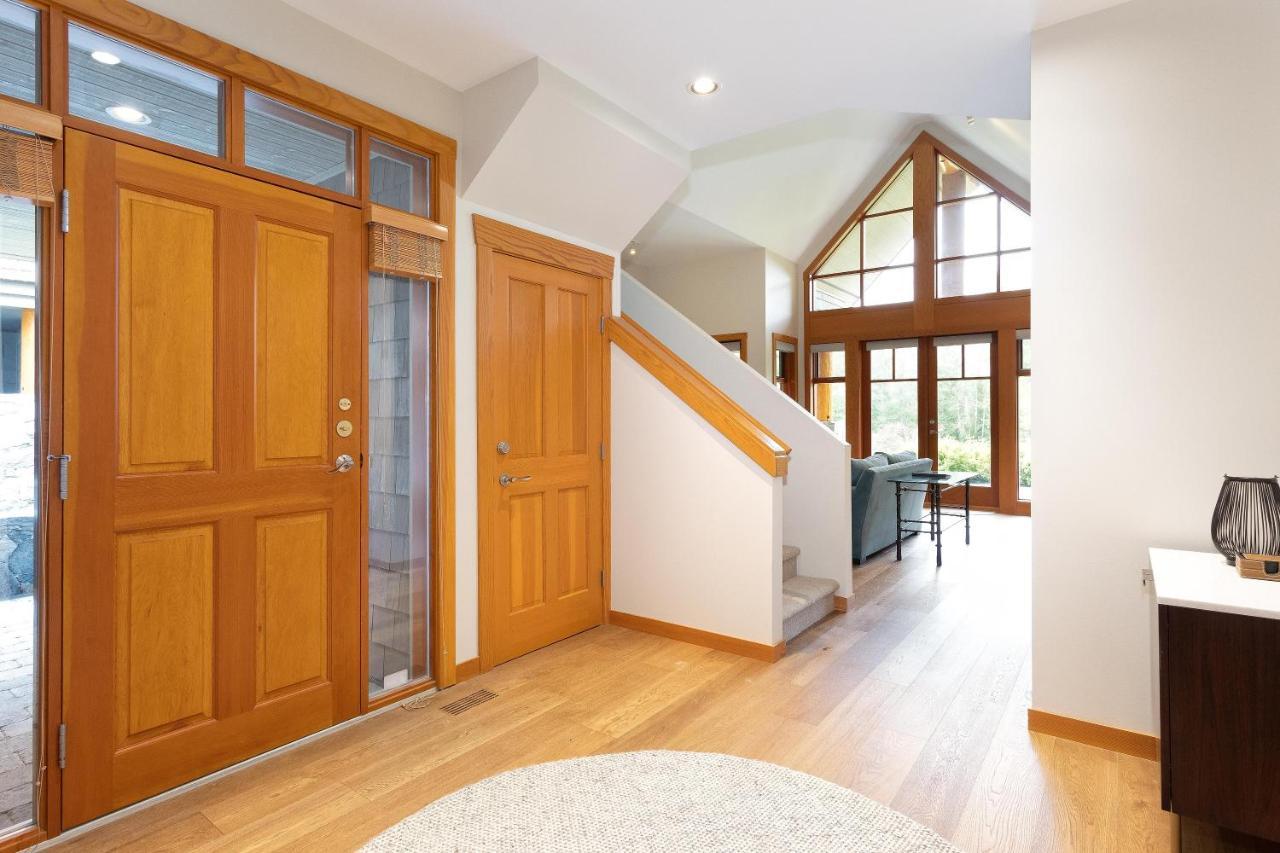 Goldenwood 8337 | Townhome W/ Panoramic Fairway View, Top-deck Hot Tub, 2 Car Garage Holiday home
