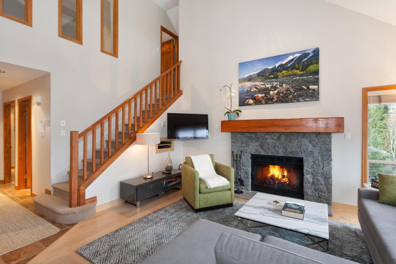 Painted Cliff 11 | Dog Friendly! Ski-in Ski-out Benchlands Townhome W/ Hot Tub & Fireplace Holiday home *