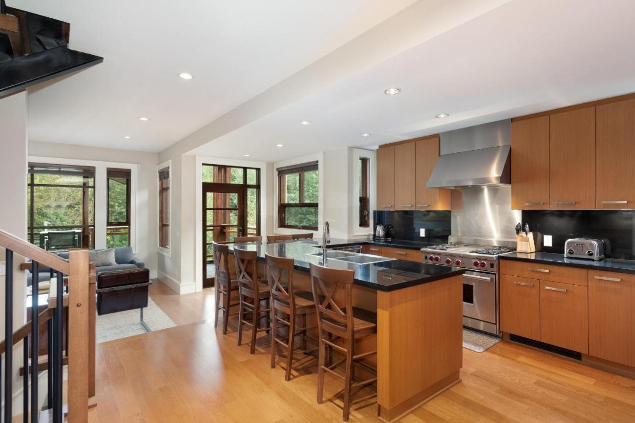 Fitzsimmons Walk 19 | Popular Townhome Near Village With Private Hot Tub & Parking *