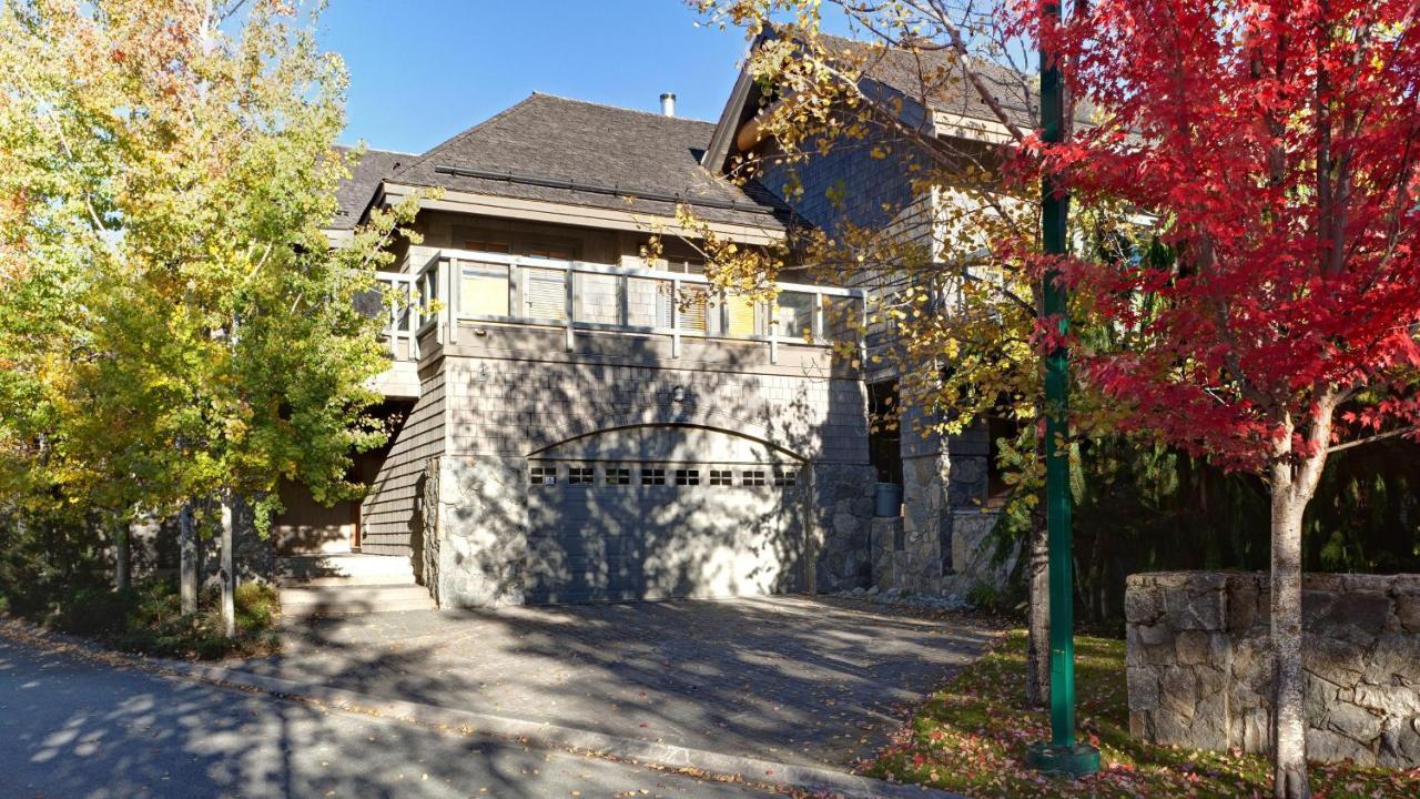 Goldenwood 8336 | Family-sized Townhome With Private Hot Tub, Secure Parking & Golf Course Views