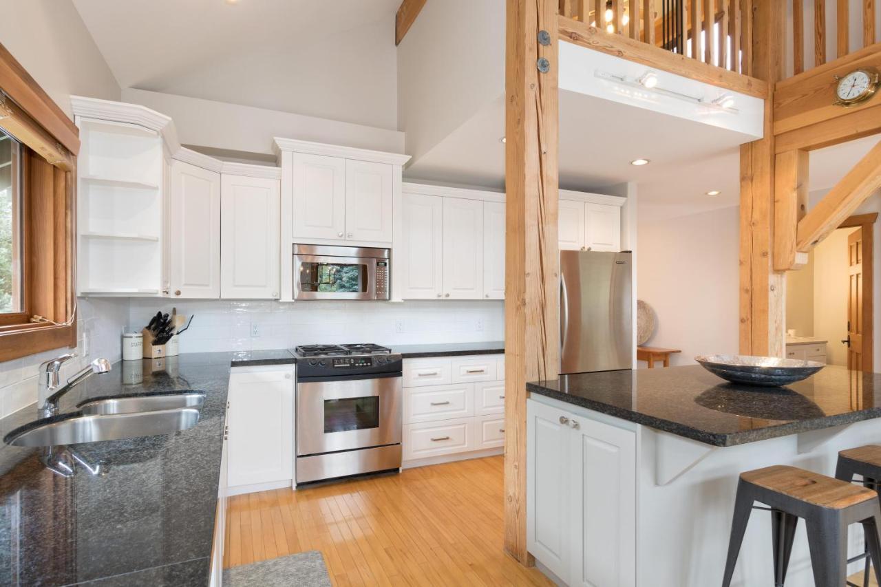 Holiday home Meadow | Large Family-friendly Chalet, Mountain Views, Fireplace, Hot Tub *