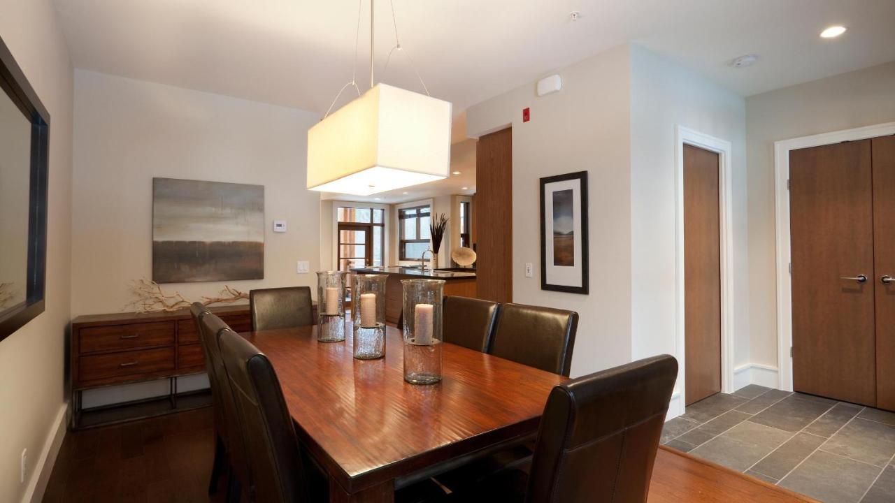 Fitzsimmons Walk 24 | Luxurious Townhome With Mountain Views, Hot Tub & Garage Holiday home