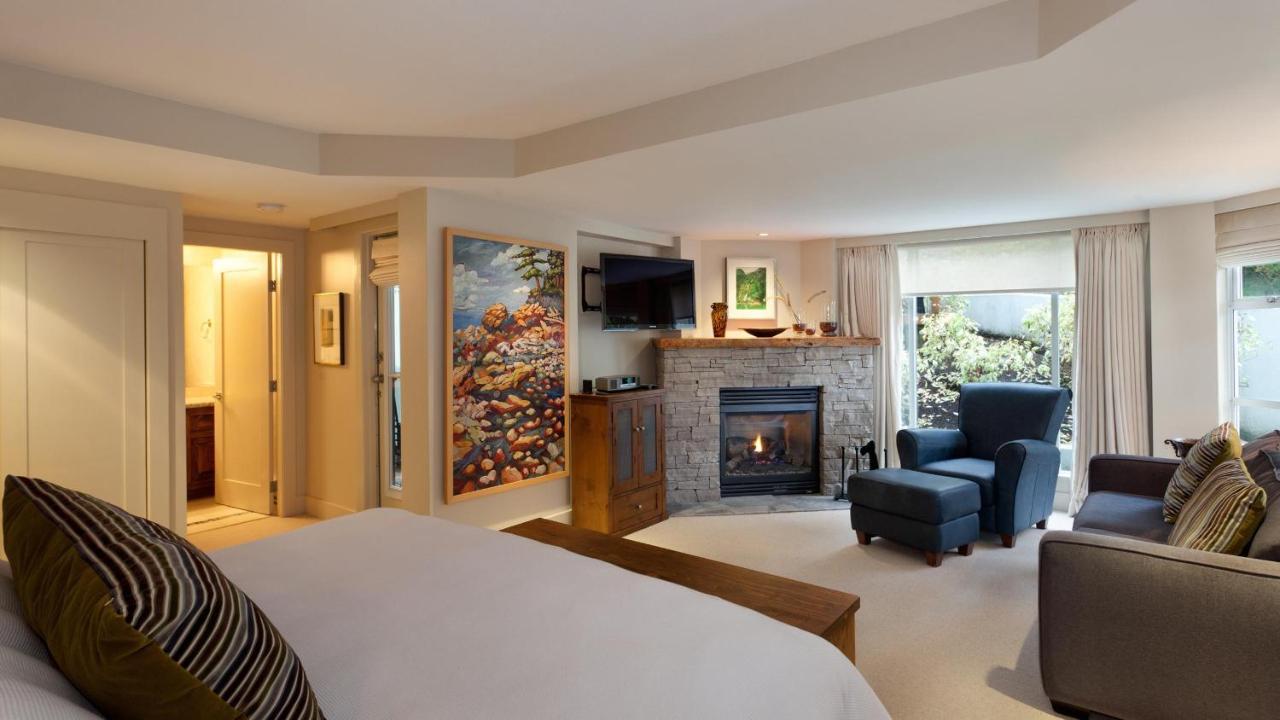Holiday home Woodrun 108 | Ski-in Ski-out W/ Pool, Hot Tub, Parking, & Patio Near Upper Village *