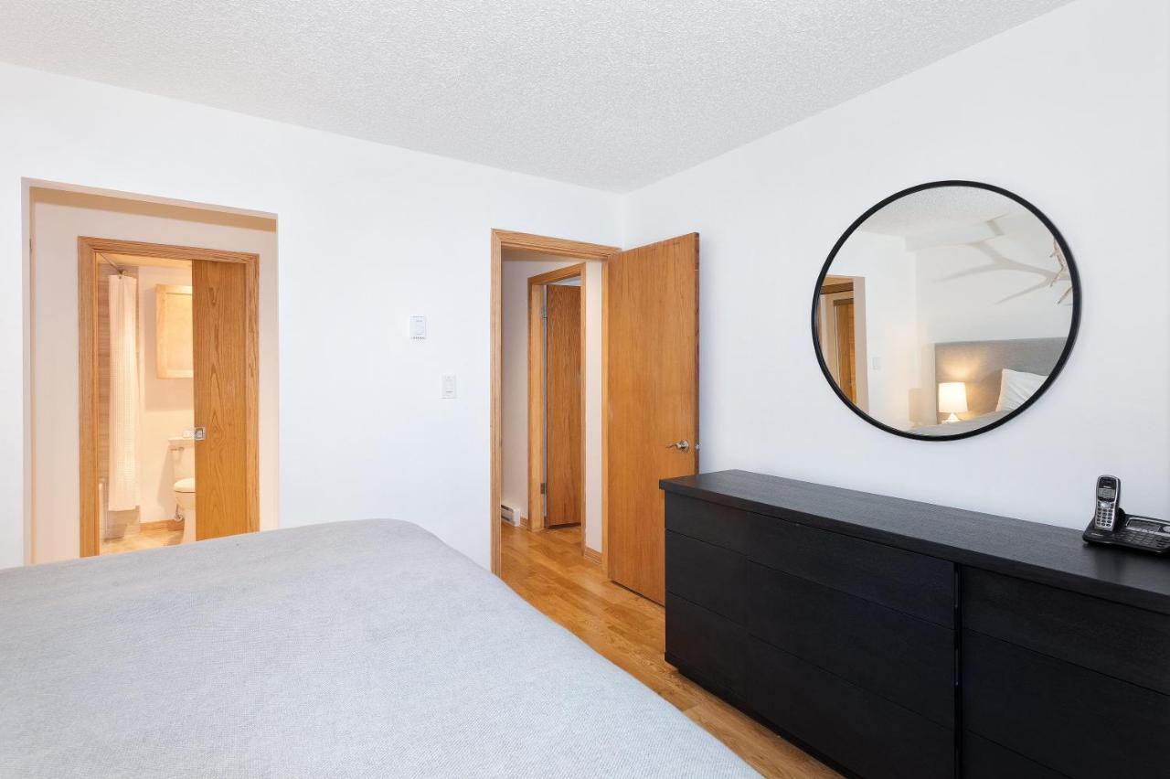 Snowbird 304 | Newly Renovated Townhome Perfect For Families! Hot Tub & Underground Parking Holiday home *