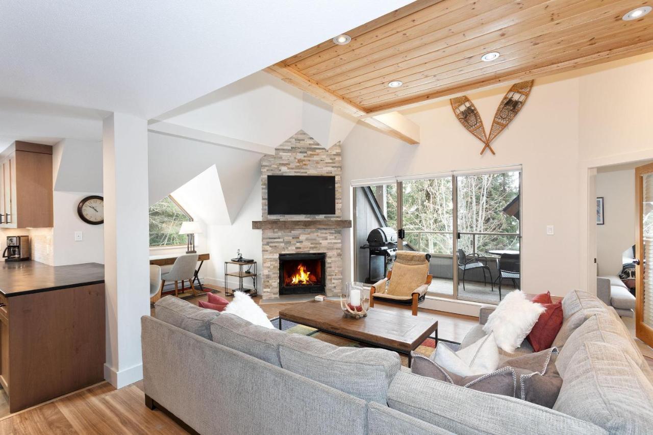 Gleneagle 1 | Townhome, 700m To Skiing, Near Free Village Shuttle, Fireplace, Secure Parking Holiday home Whistler