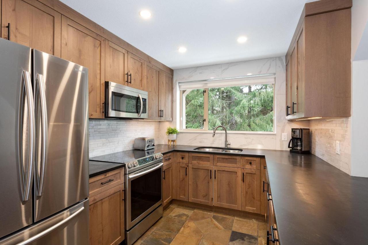 Holiday home Gleneagle 1 | Townhome, 700m To Skiing, Near Free Village Shuttle, Fireplace, Secure Parking *