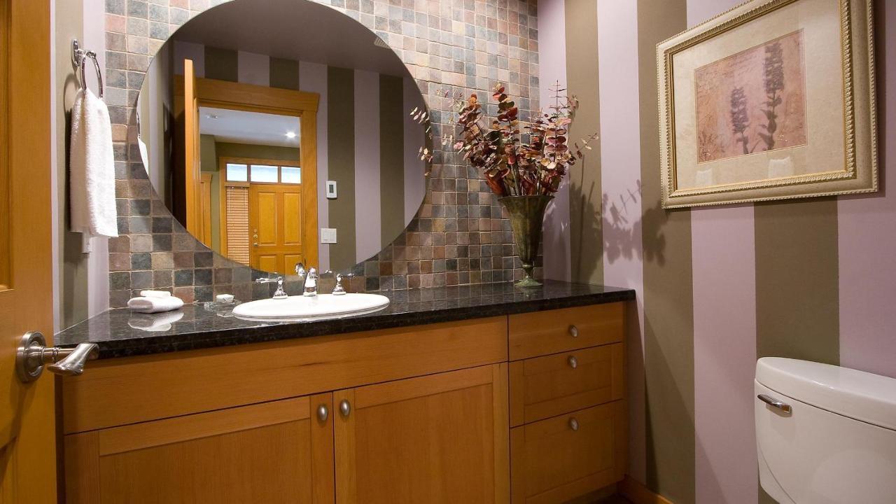 Goldenwood 8337 | Townhome W/ Panoramic Fairway View, Top-deck Hot Tub, 2 Car Garage Holiday home *