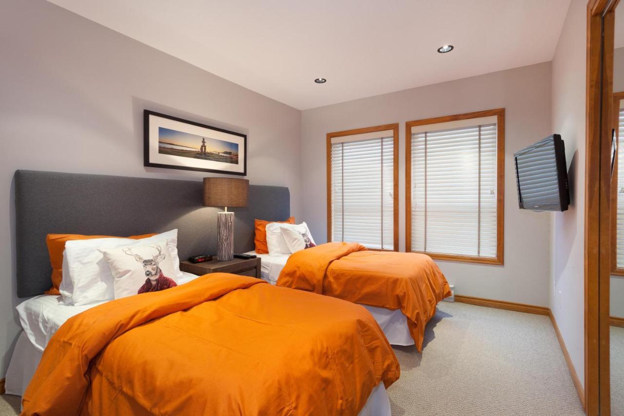 Holiday home Painted Cliff 11 | Dog Friendly! Ski-in Ski-out Benchlands Townhome W/ Hot Tub & Fireplace Whistler