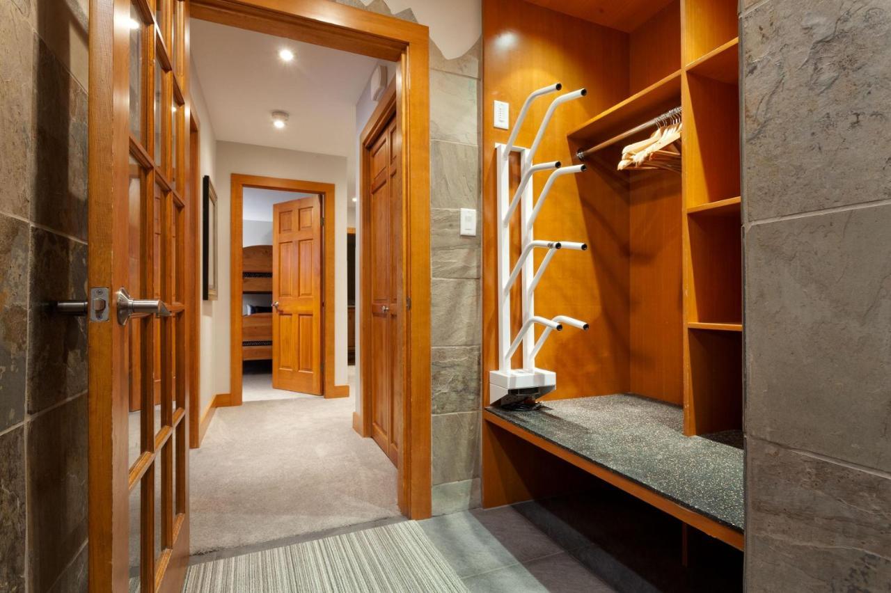 Holiday home Painted Cliff 25 | Family-sized Ski-in, Ski-out Townhome W/ Shared Hot Tub & Log Fire