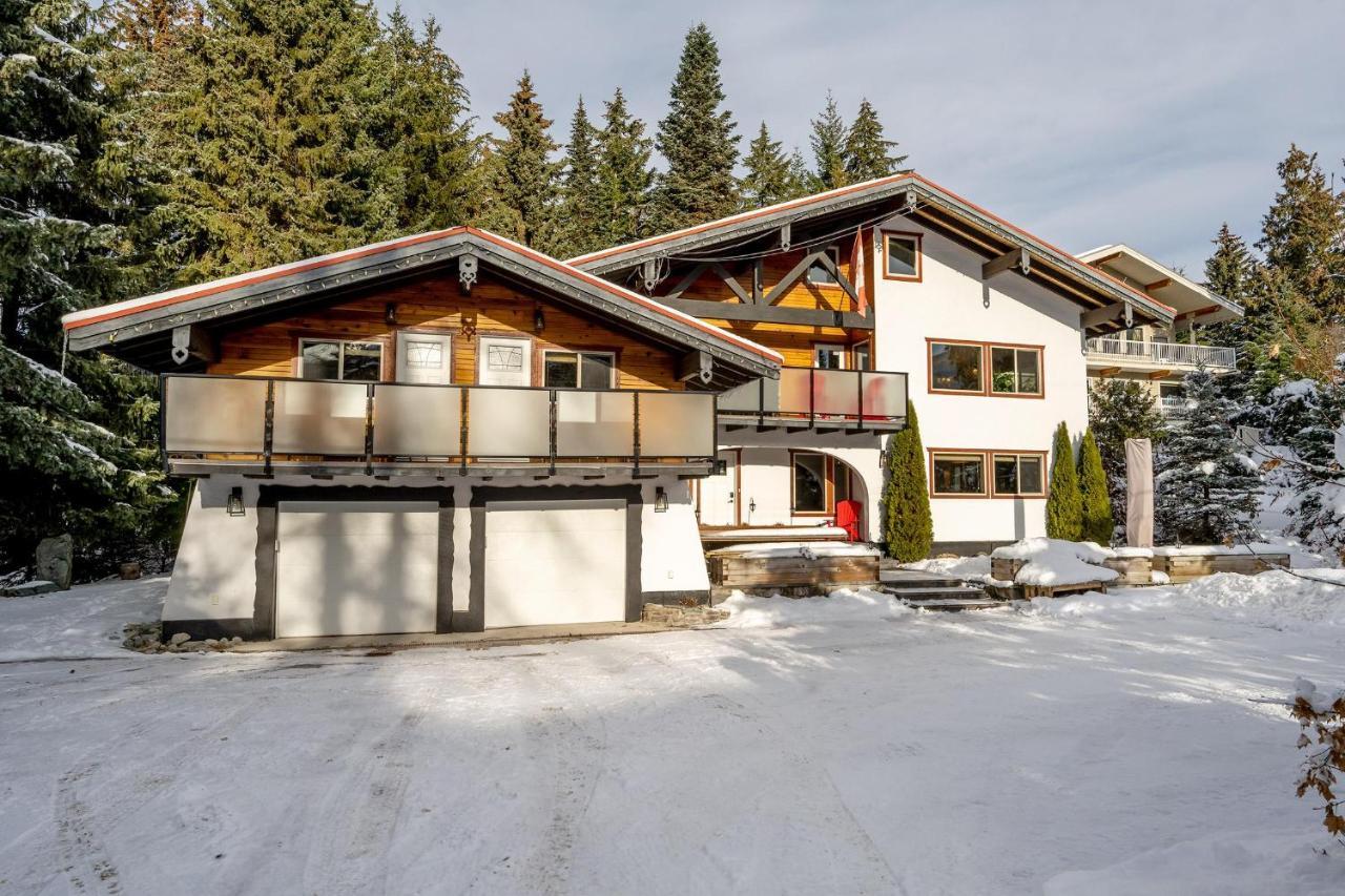 | Large Family Chalet, Media Room, Sauna, Hot Tub