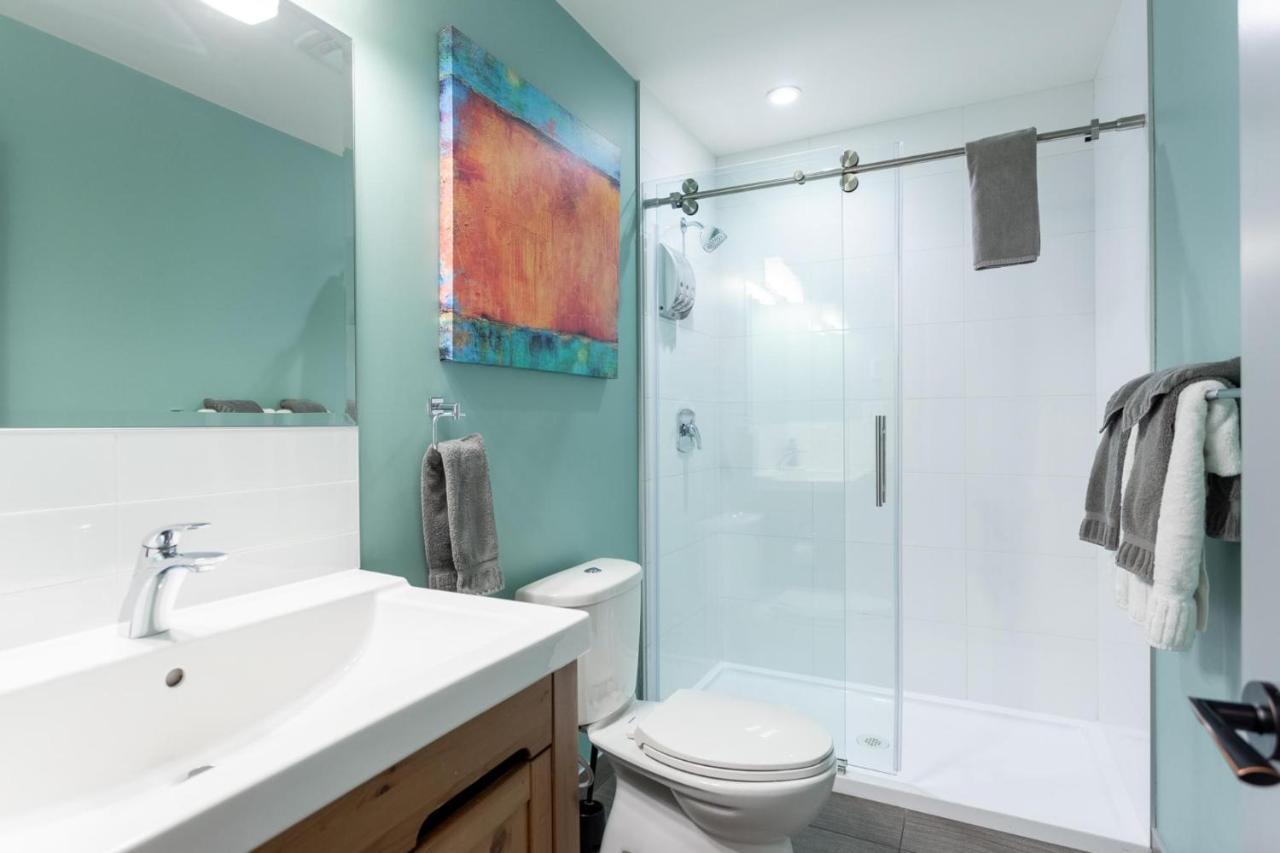 | Large Family Chalet, Media Room, Sauna, Hot Tub Whistler