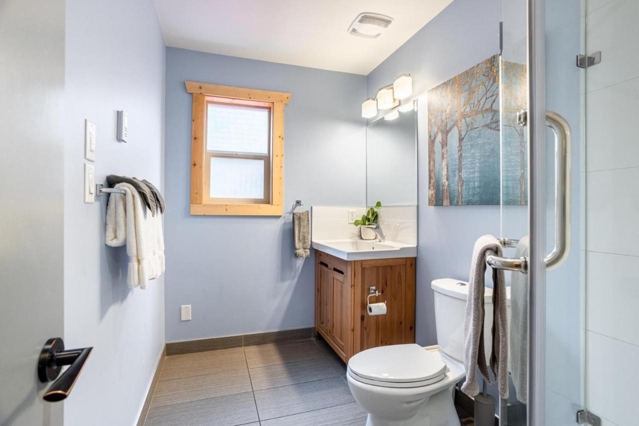 | Large Family Chalet, Media Room, Sauna, Hot Tub