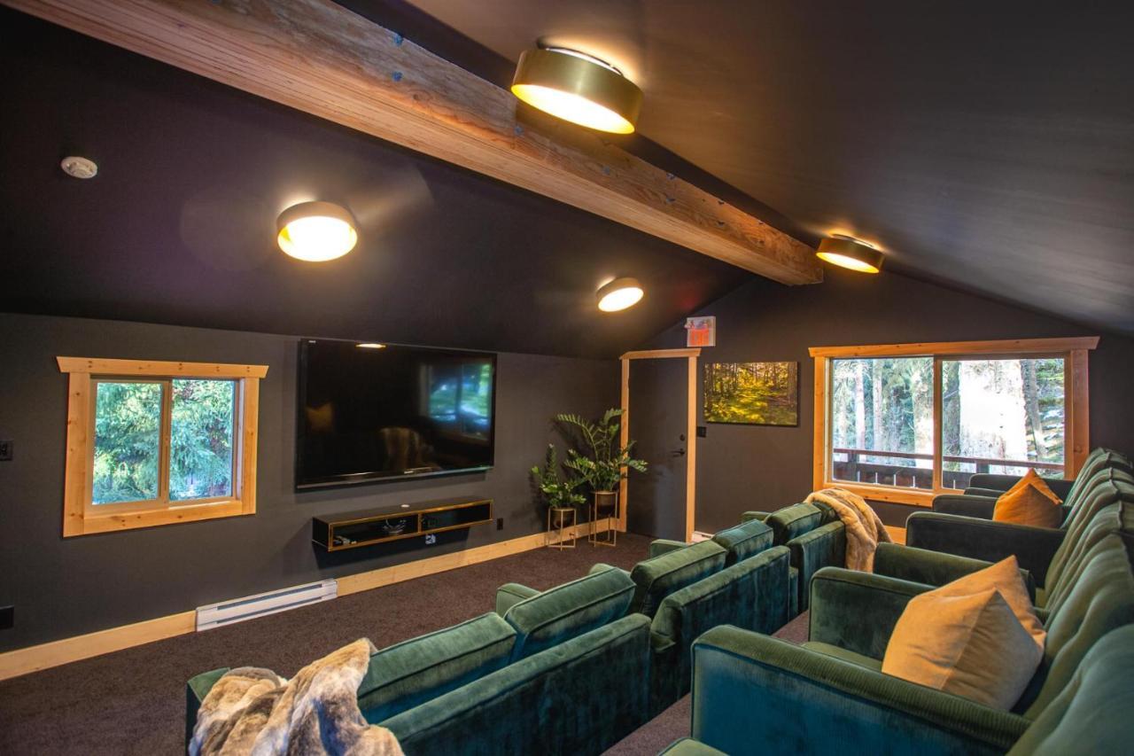 Holiday home | Large Family Chalet, Media Room, Sauna, Hot Tub