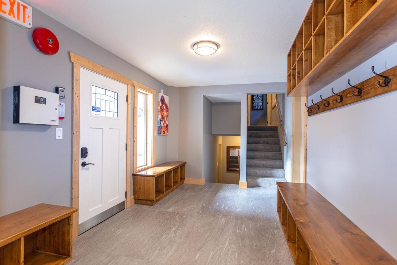 | Large Family Chalet, Media Room, Sauna, Hot Tub Whistler