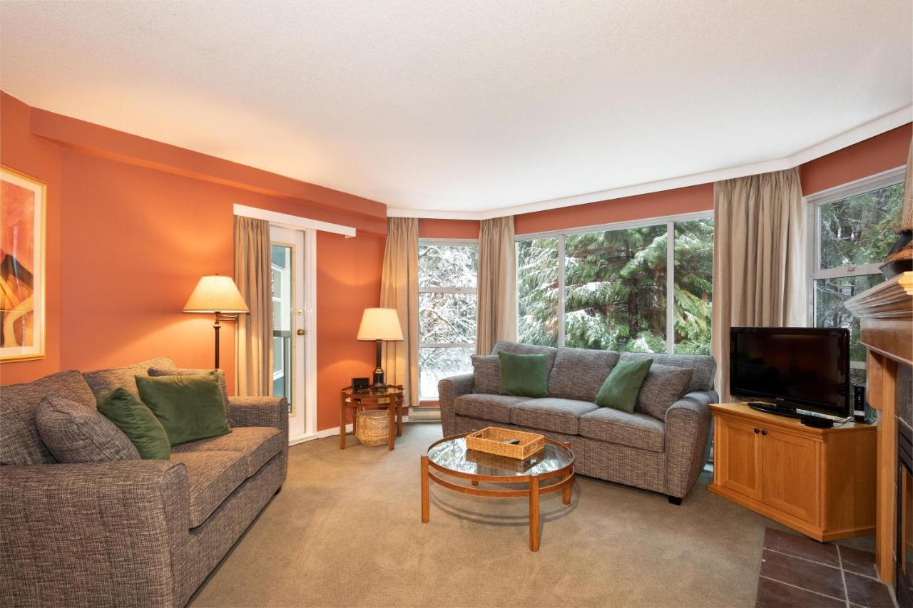 Holiday home Woodrun 416 | Family Ski-in Ski-out Condo, Hot Tub, Heated Pool, Parking & Laundry *