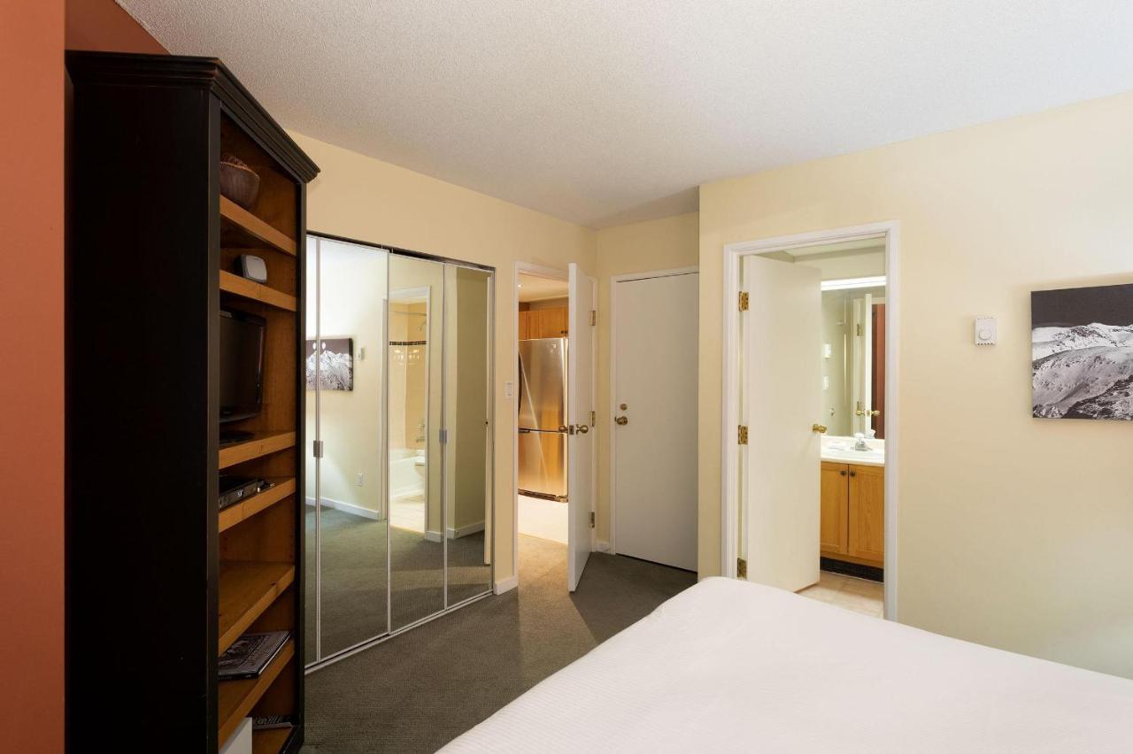 Woodrun 416 | Family Ski-in Ski-out Condo, Hot Tub, Heated Pool, Parking & Laundry Holiday home *