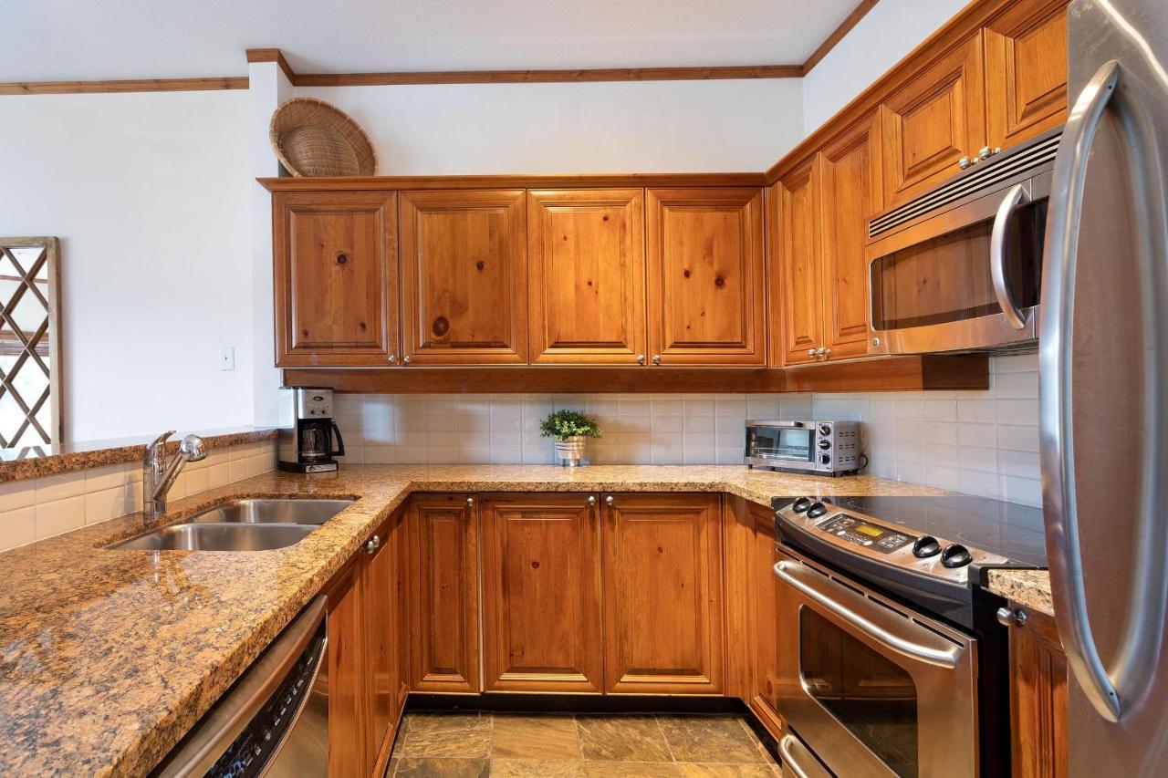 Blackcomb Greens 06 | Spacious Townhome, Shared Hot Tub, Near Shuttle & X-country Skiing Holiday home Whistler