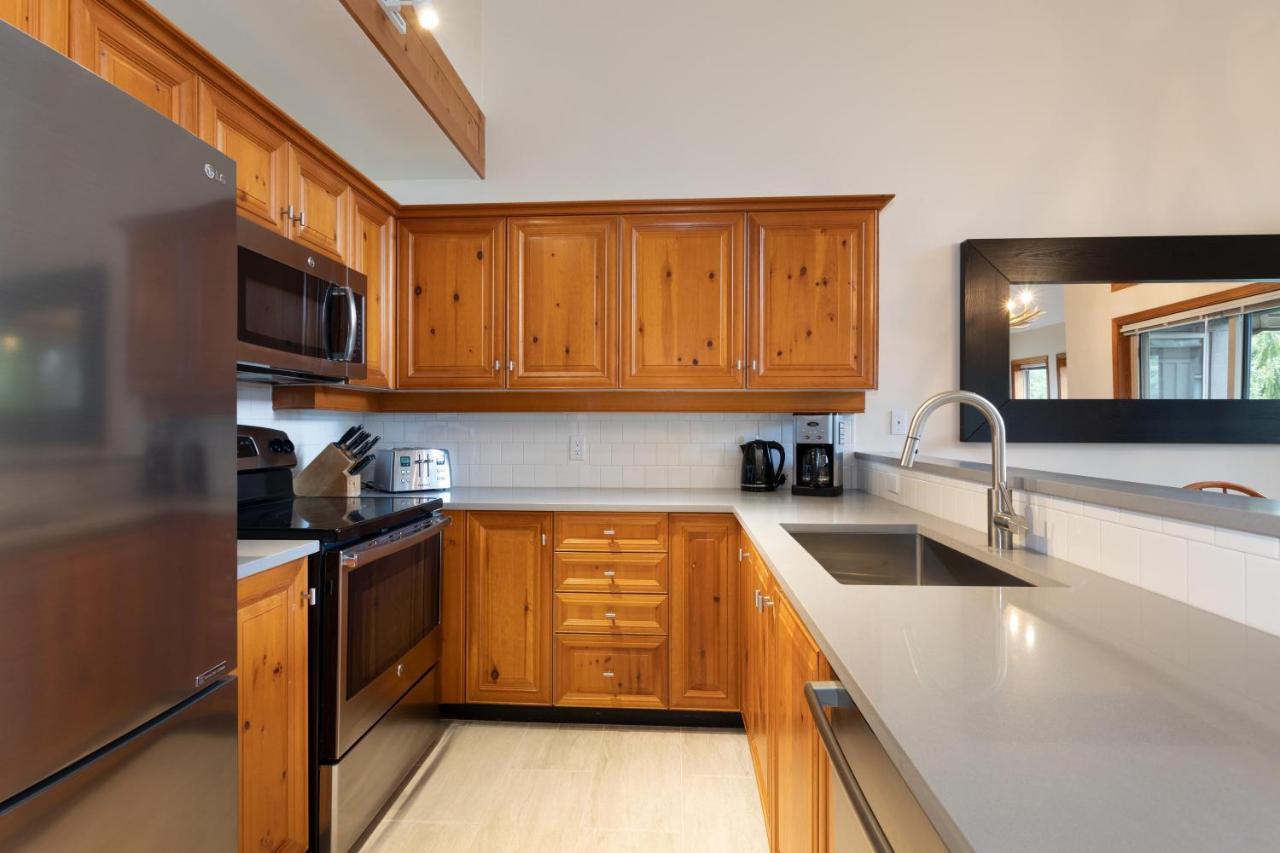 Painted Cliff 35 - Blackcomb With Shared Hot Tub, Secure Parking - Platinum