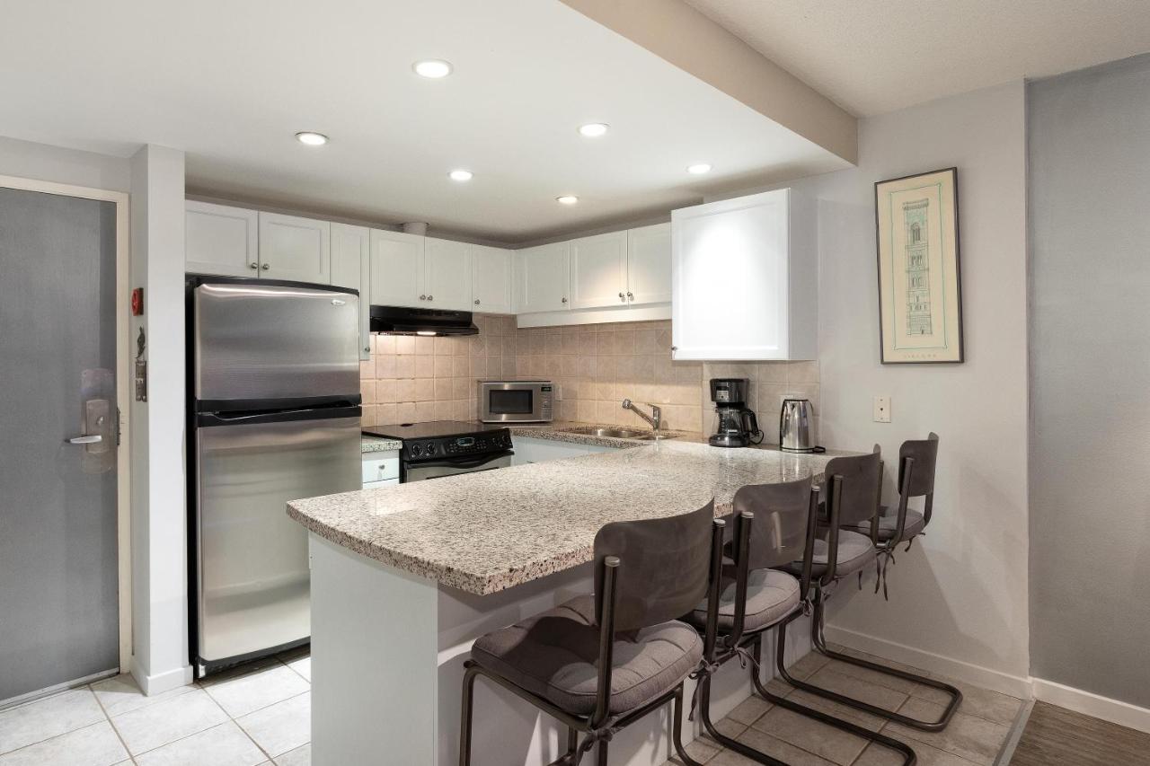 Holiday home Woodrun 107 | New Listing! Ski-in, Ski-out, Heated Pool, Hot Tub & Parking Whistler