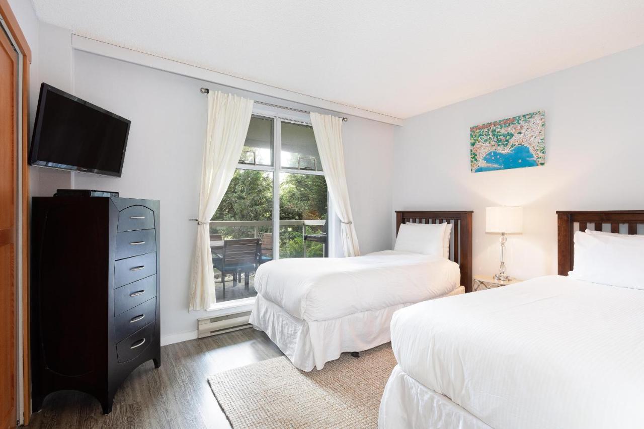 Woodrun 107 | New Listing! Ski-in, Ski-out, Heated Pool, Hot Tub & Parking Holiday home