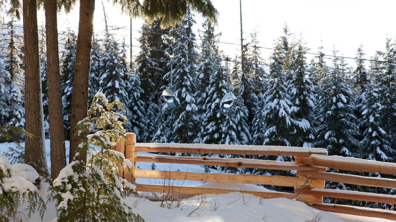 Woodrun 108 | Ski-in Ski-out W/ Pool, Hot Tub, Parking, & Patio Near Upper Village