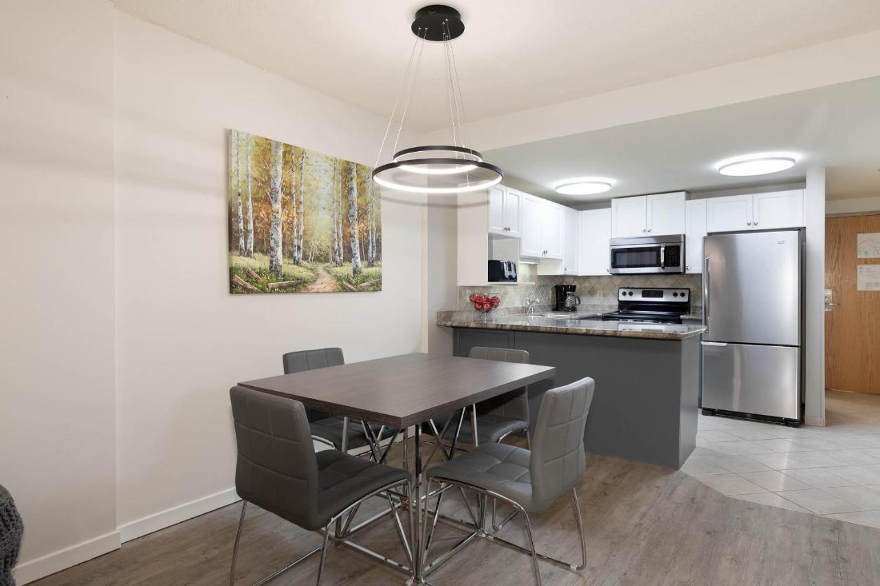 Holiday home Woodrun 412 | Ski-in-ski-out, Pool, Hot Tub, & Free Parking