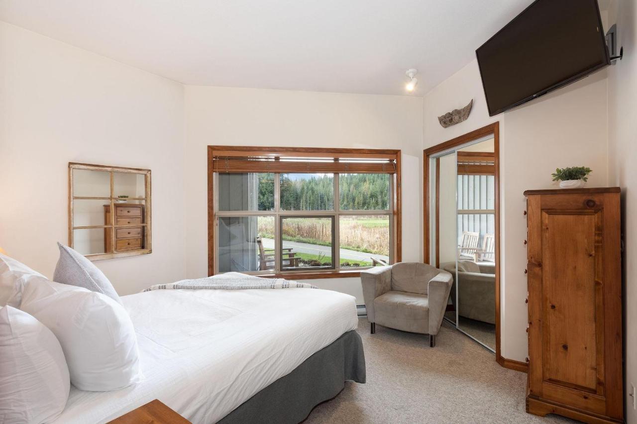 Blackcomb Greens 06 | Spacious Townhome, Shared Hot Tub, Near Shuttle & X-country Skiing Holiday home Whistler